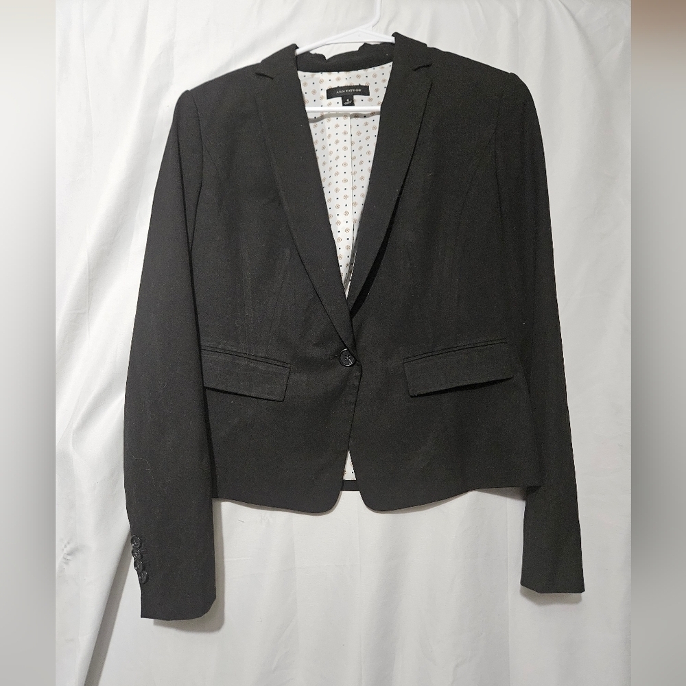 Ann Taylor Black Cropped Blazer With Buily In Shoulder Pads!